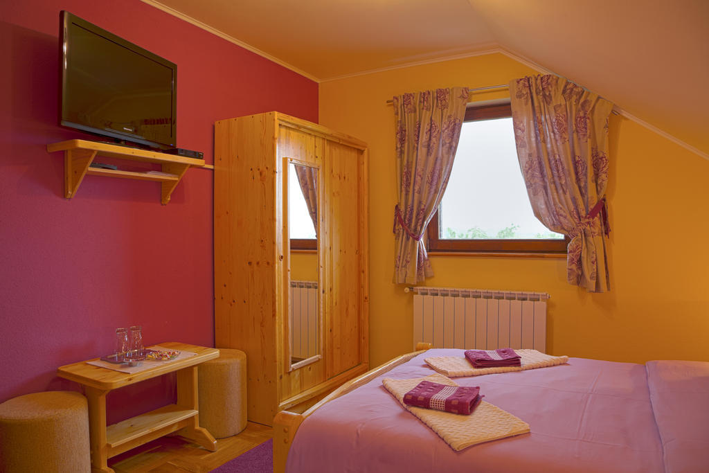 Apartments Tratincica Selište Drežničko Szoba fotó